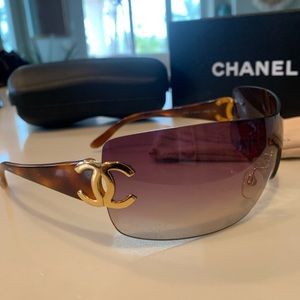 CHANEL Sunglasses